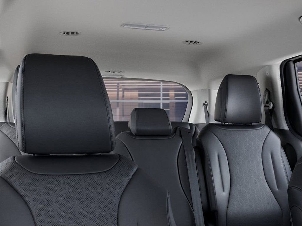 New 2026 Snow White Pearl Kia EX image 27
