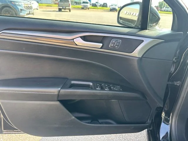 Used 2020 Agate Black Metallic Ford SEL image 28