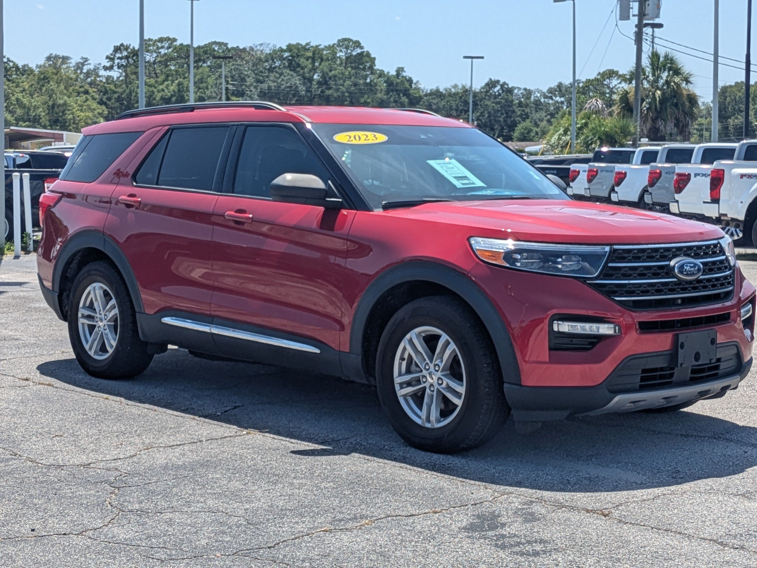 Used 2023 Rapid Red Metallic Tinted Clearcoat Ford XLT image 2