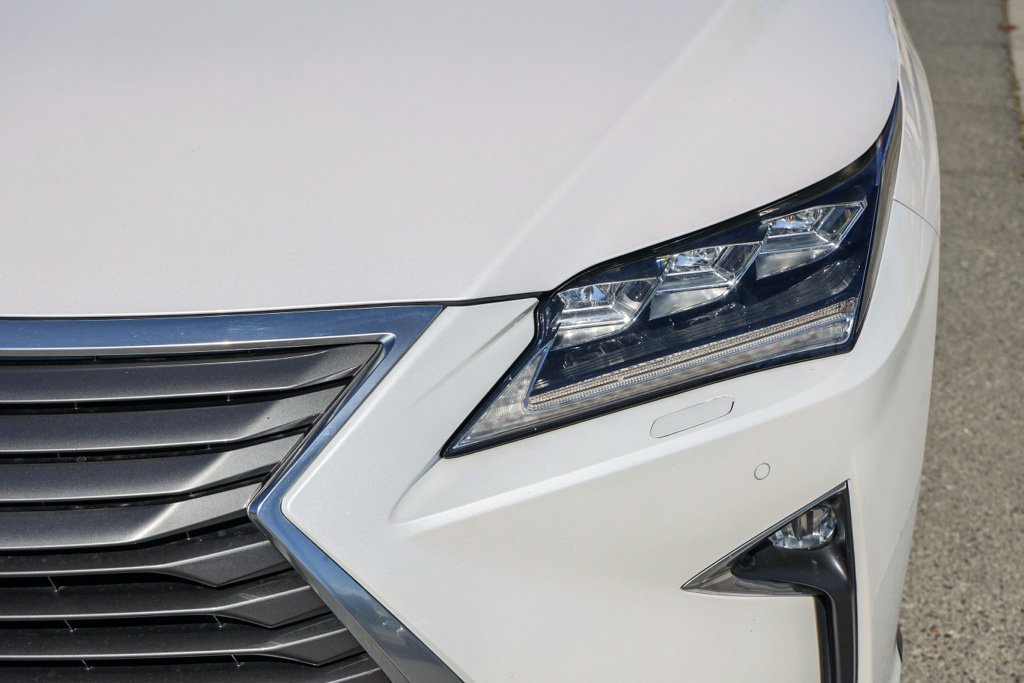 Used 2017 White Lexus 450h image 10