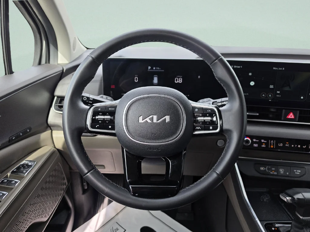 Used 2025 White Kia EX image 22