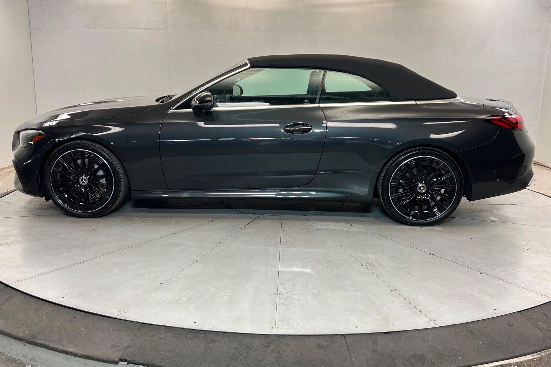 New 2027 Graphite Grey Metallic Mercedes-Benz CLE 450 image 23