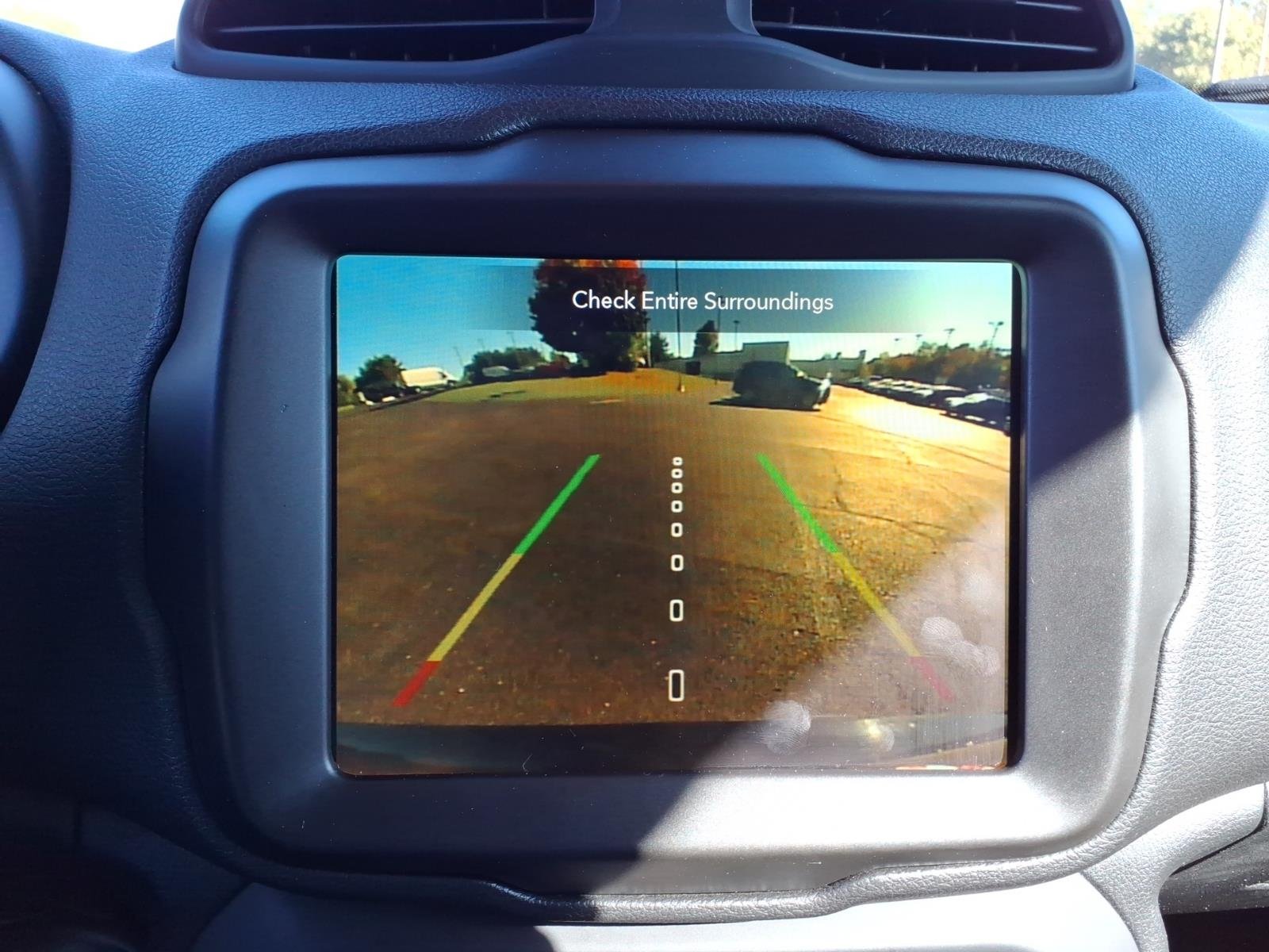 Certified Used 2023  Jeep Latitude image 24