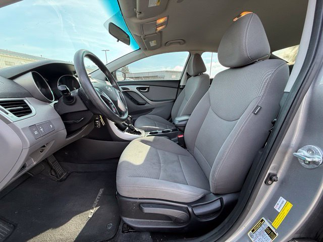 Used 2015 Titanium Gray Metallic Hyundai SE image 10