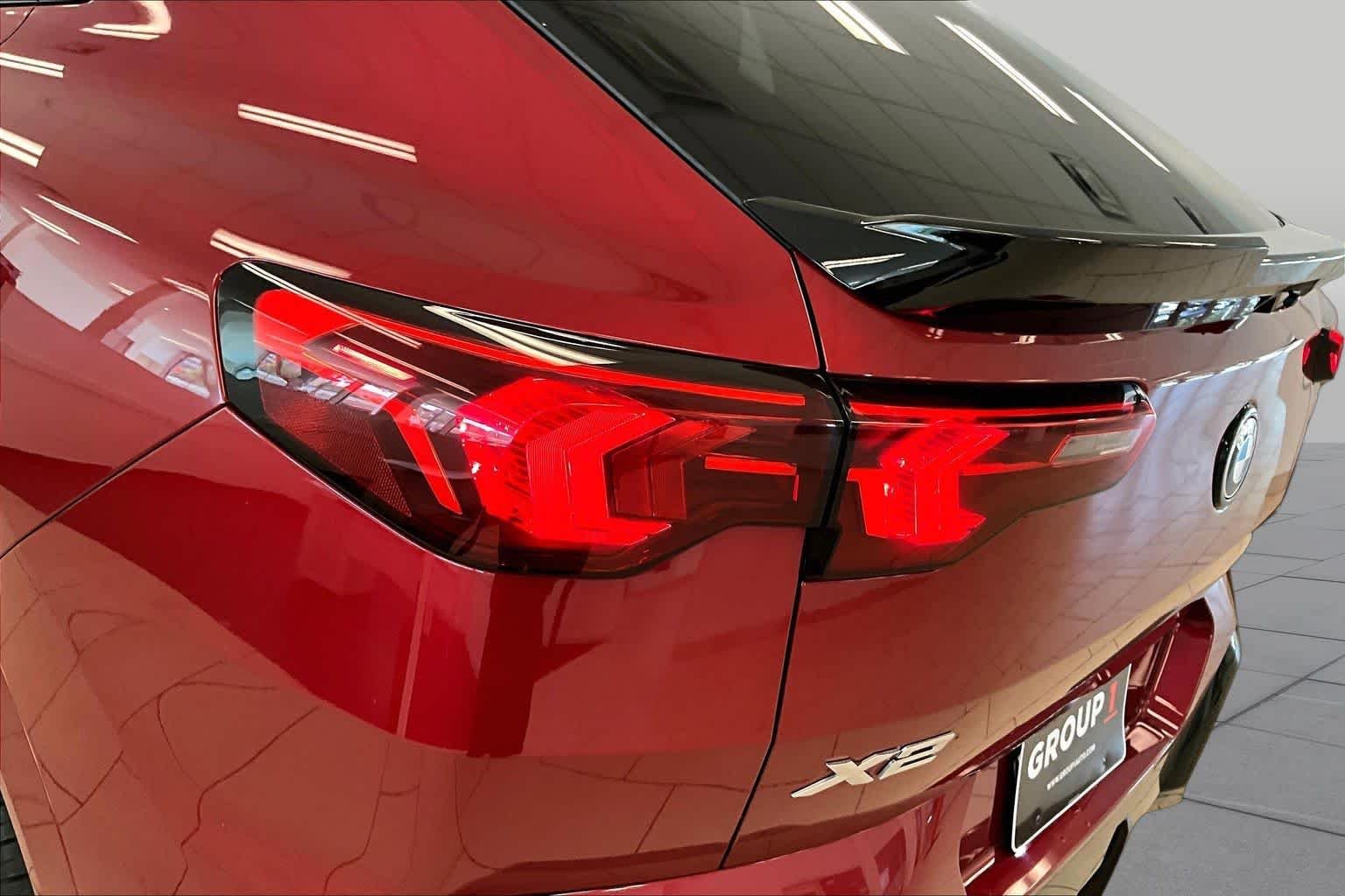Used 2025 Vegas Red Metallic BMW xDrive28i image 27