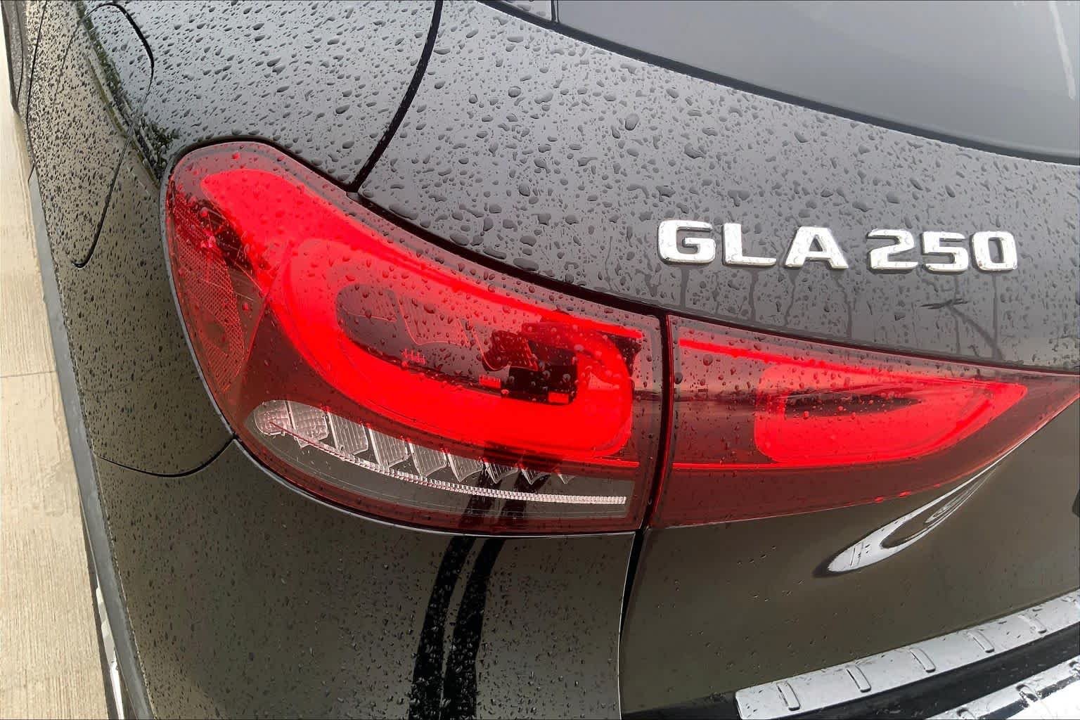 Used 2021 Night Black Mercedes-Benz GLA 250 image 25