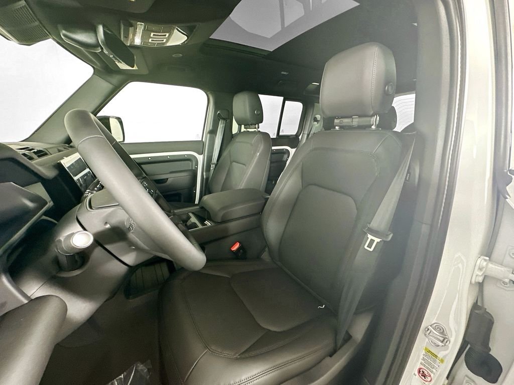 Certified Used 2025 Fuji White Land Rover S image 10