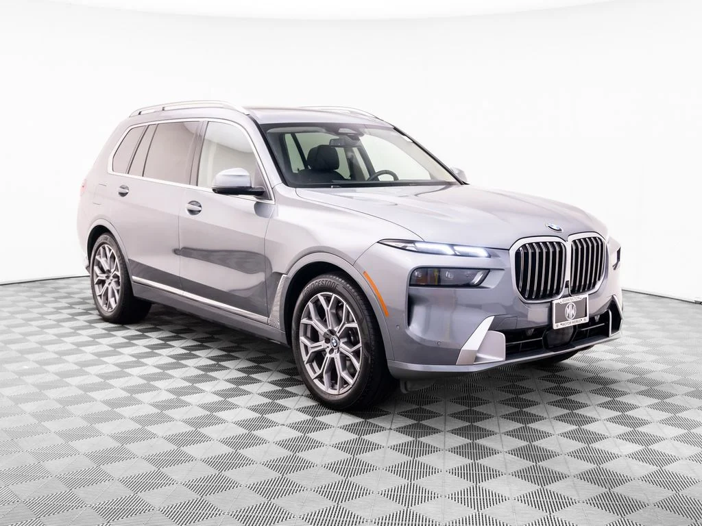 Used 2024 Gray BMW xDrive40i image 8