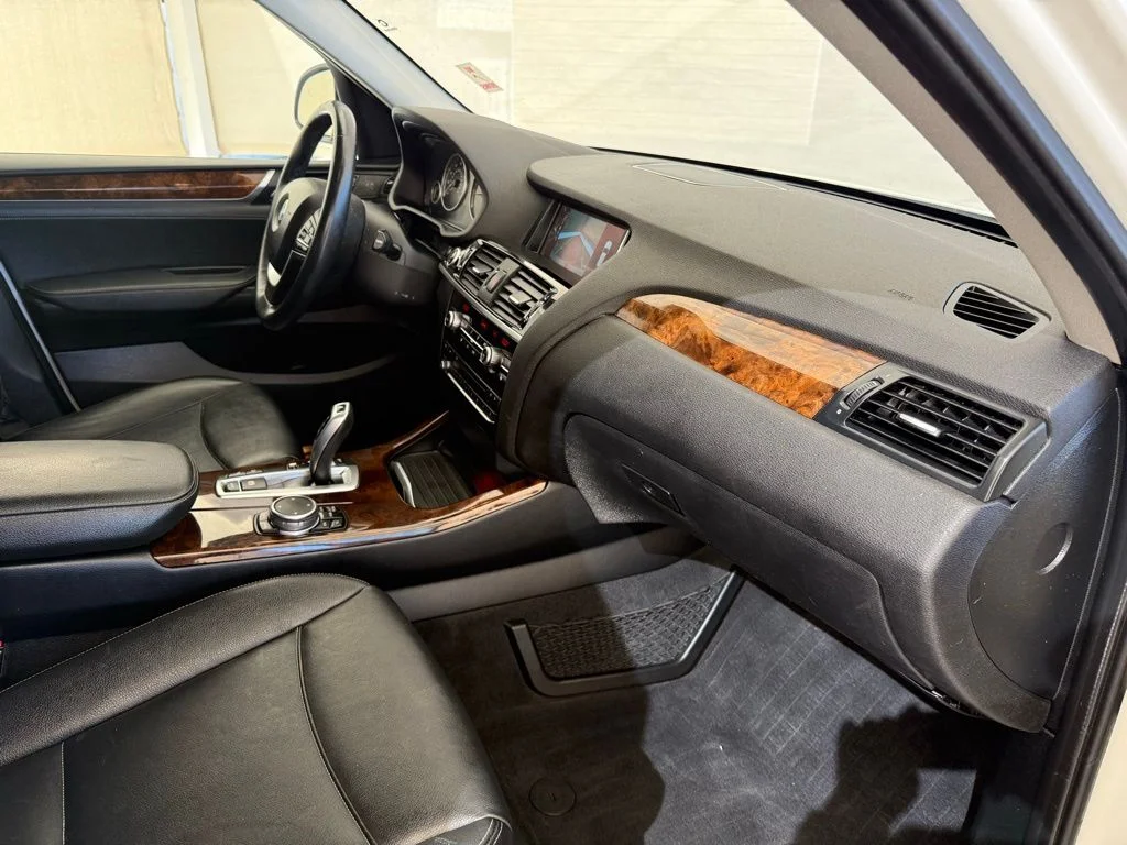 Used 2016 White Metallic BMW xDrive28i image 13