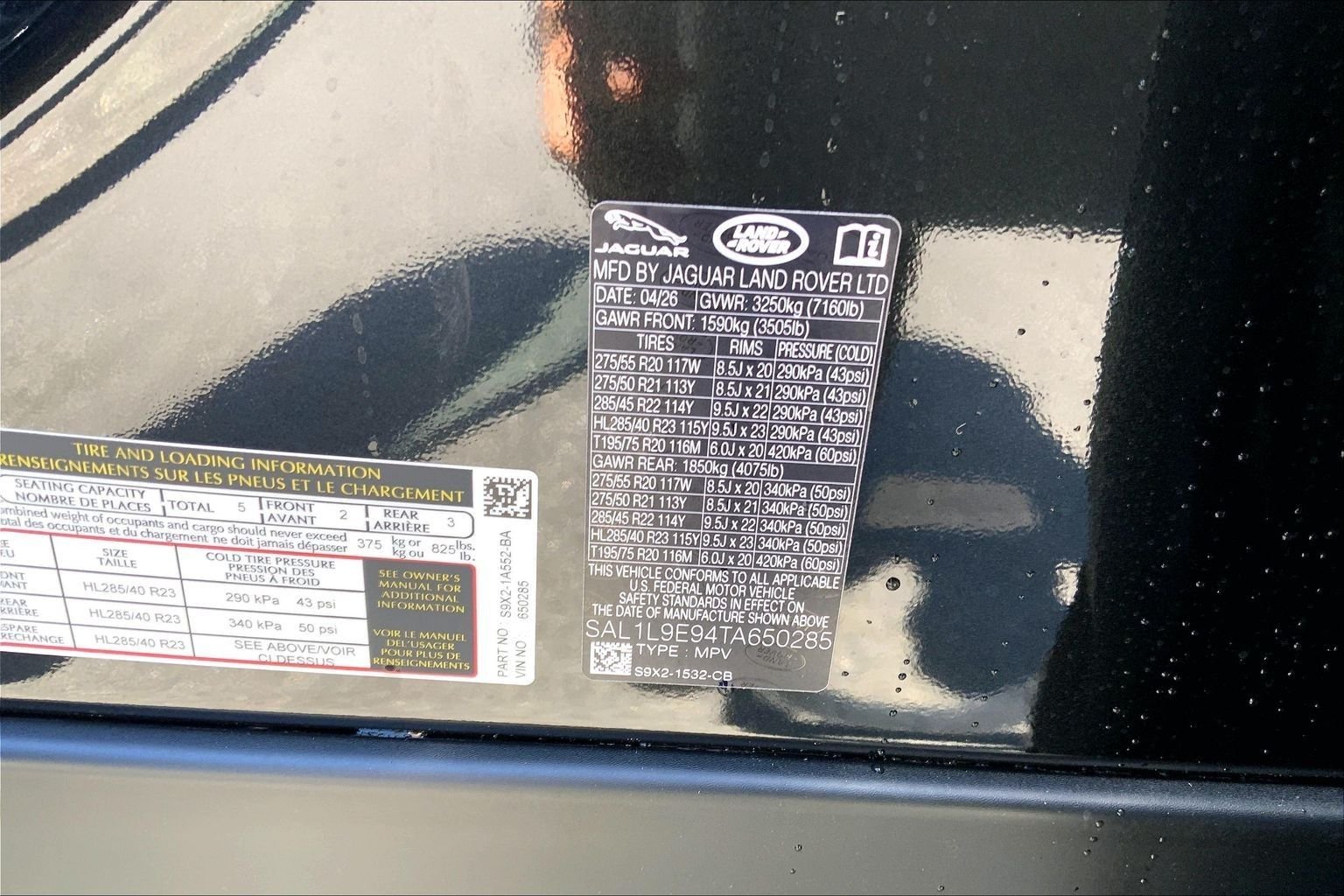 New 2026 Santorini Black LAND ROVER Dynamic SE image 18