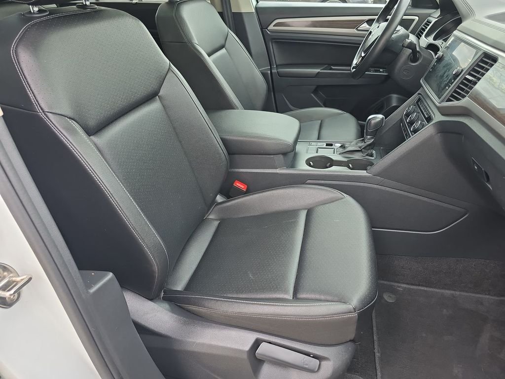 Used 2019 White Volkswagen 3.6L V6 SE image 29
