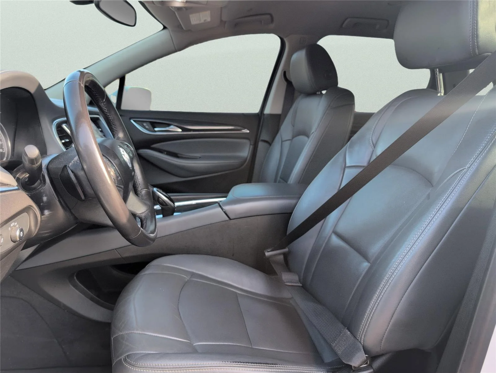 Used 2020 Summit White Buick Essence image 14