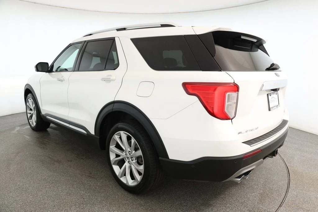 Used 2022 Star White Metallic Tri-Coat Ford Platinum 4WD with Class IV Trailer Tow Package & 21