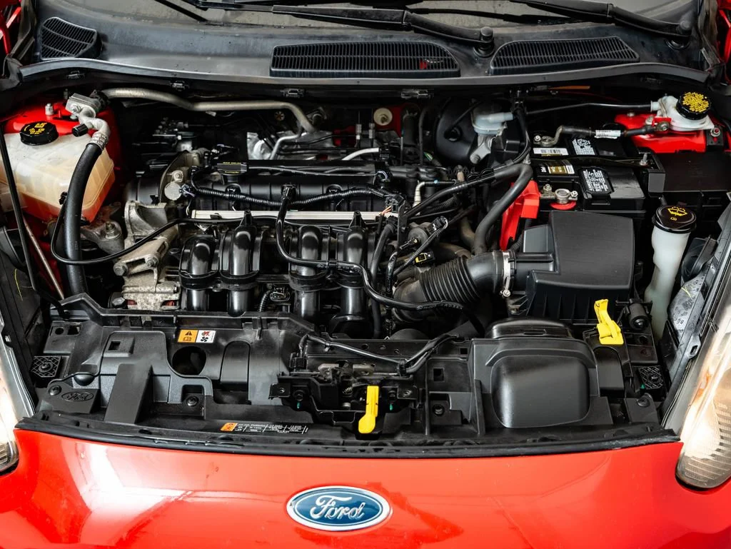 Used 2015 Race Red Ford SE image 41