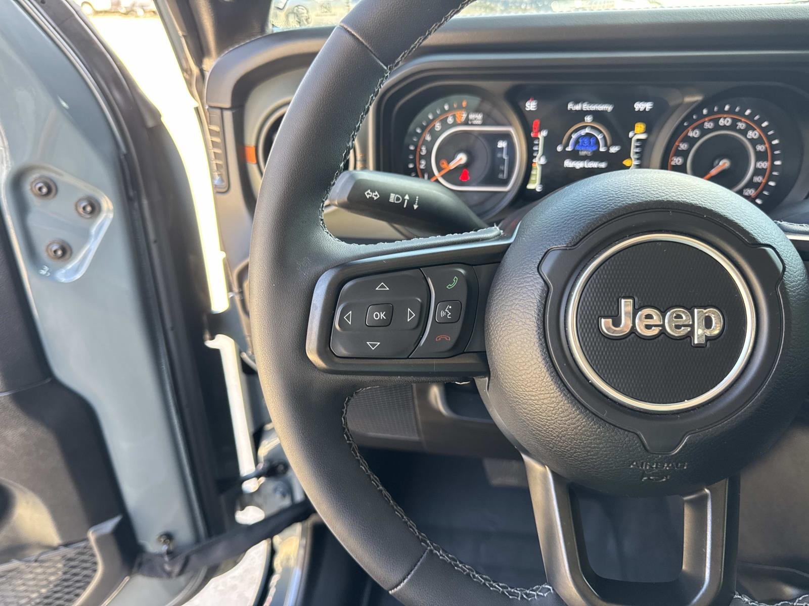 Used 2025 Anvil Clearcoat Jeep Mojave image 22