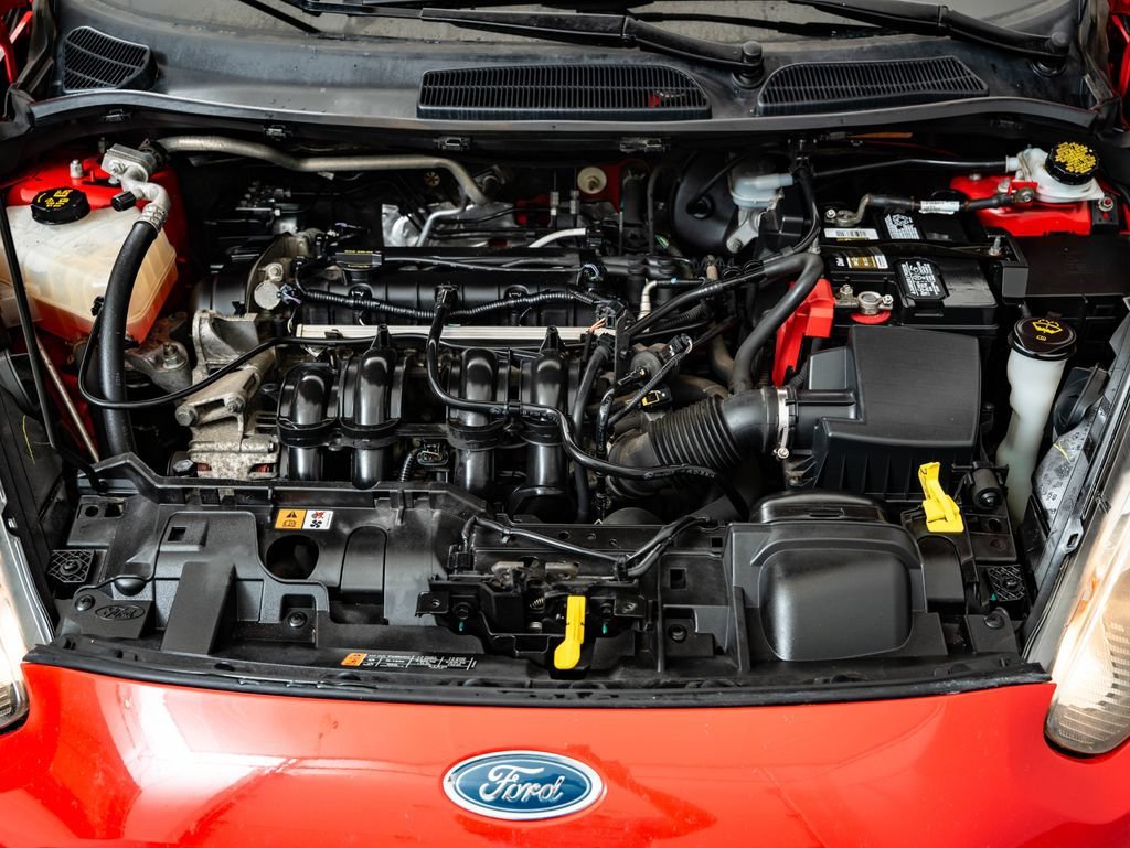 Used 2015 Race Red Ford SE image 41