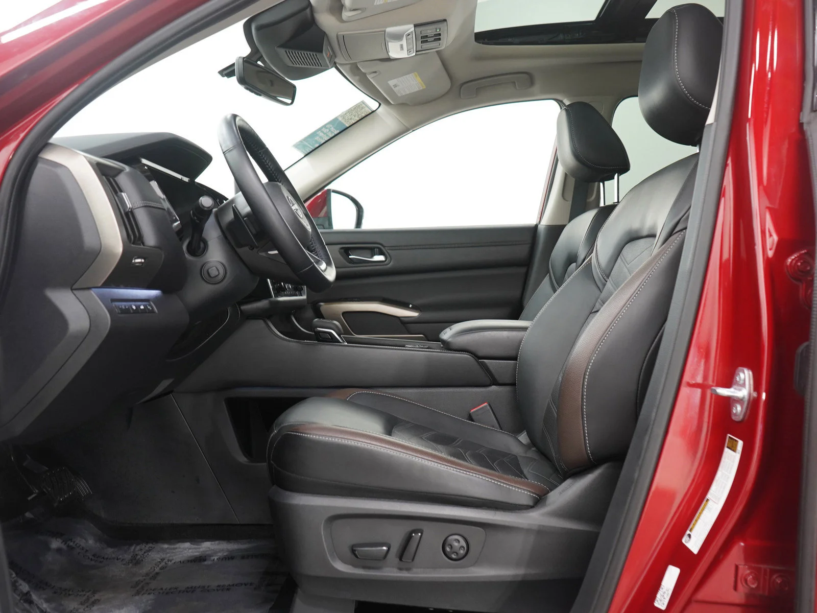 Used 2024 Scarlet Ember Nissan Platinum image 25