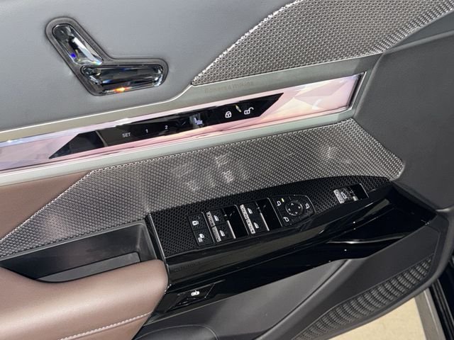 Used 2025 Carbon Black Metallic BMW 740i image 19