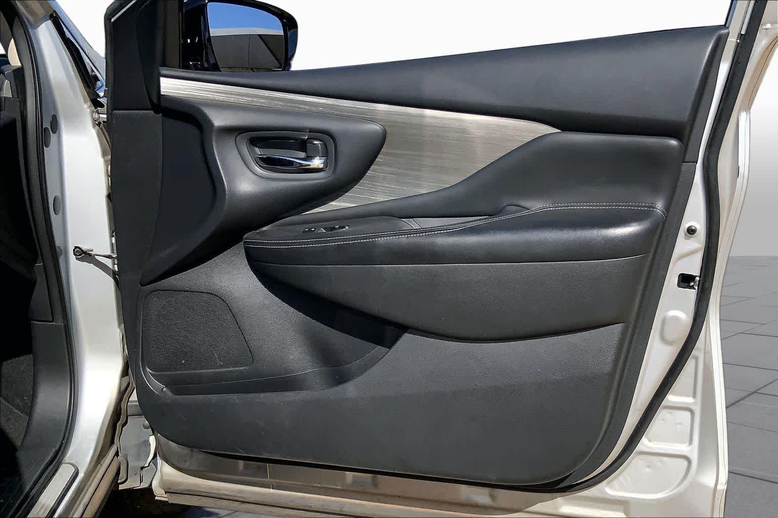 Used 2015 Brilliant Silver Metallic Nissan SV image 21