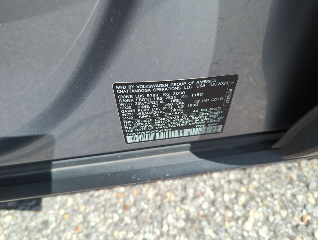 Used 2023 Silver Volkswagen Pro S image 41