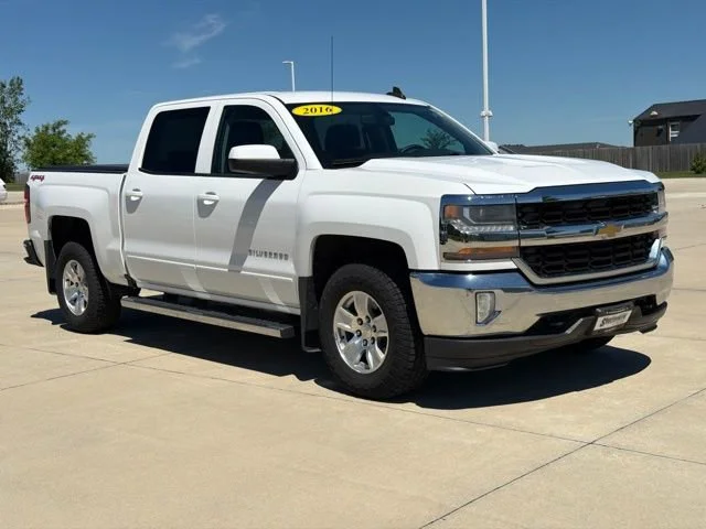 Used 2016 SUMMIT WHITE Chevrolet LT image 47