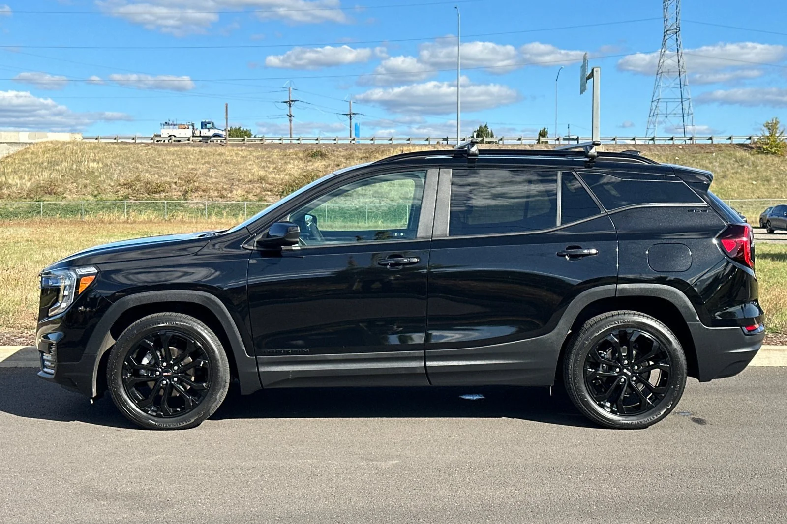 Used 2022 Black GMC SLE image 6