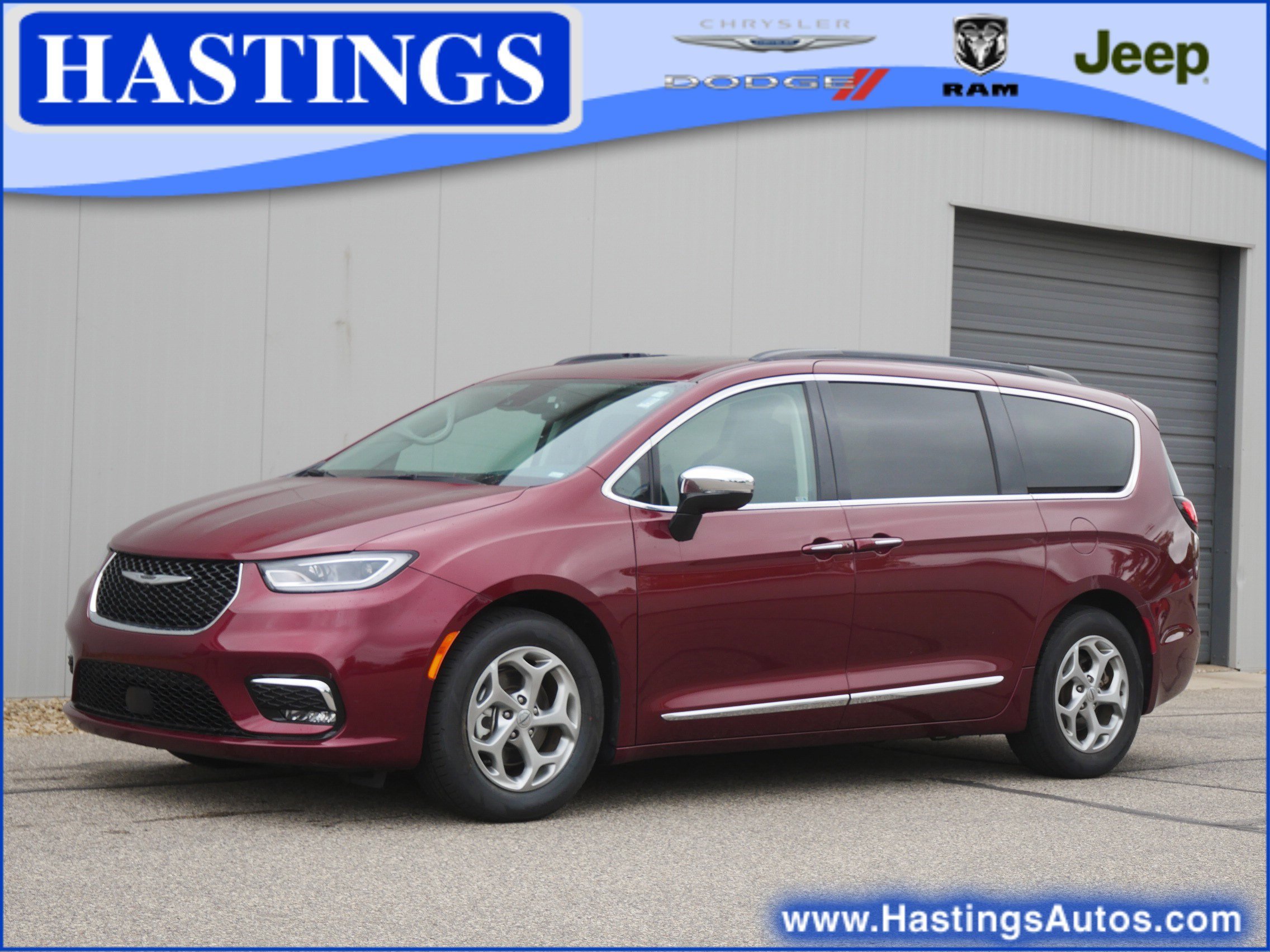 2023 Chrysler Pacifica Limited's photo