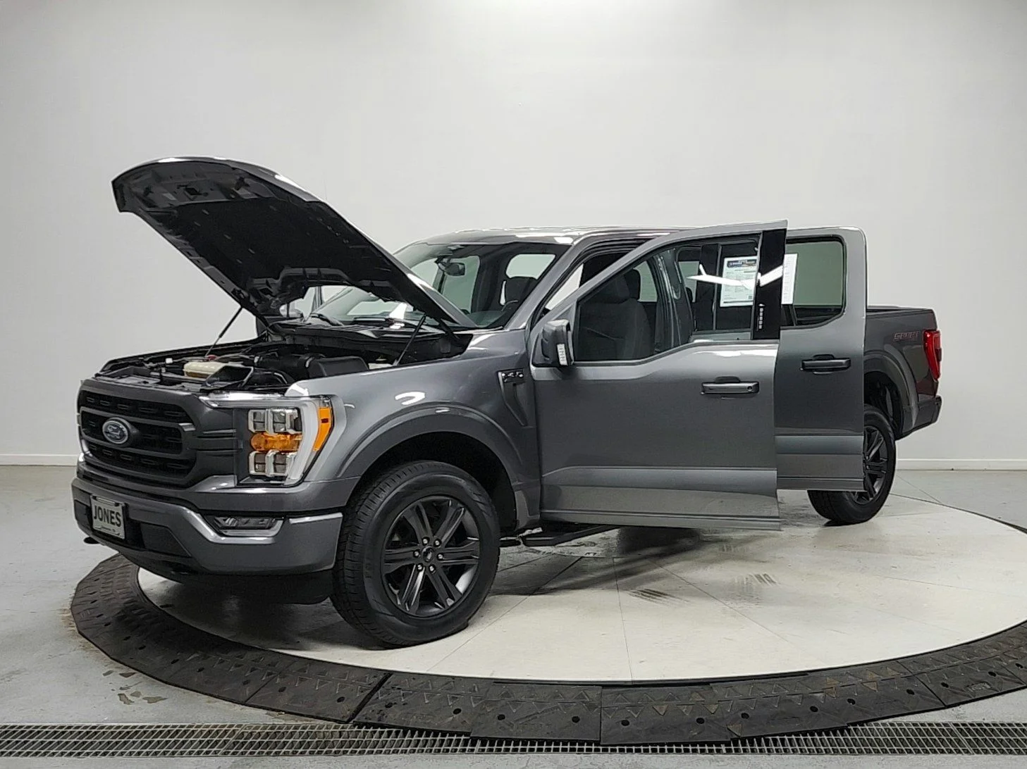 Used 2023 Gray Metallic Ford XLT image 11