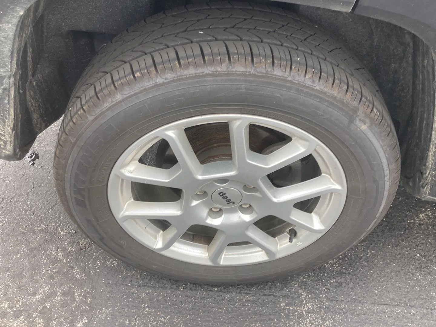 Used 2022 Gy Jeep Latitude image 9