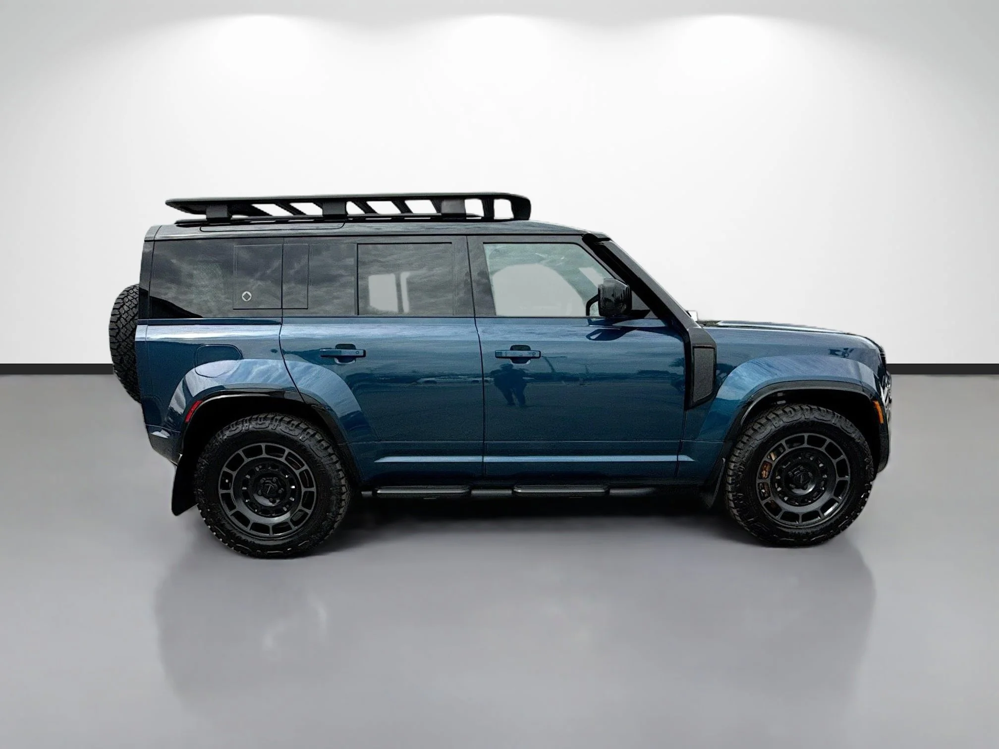 New 2026 Sargasso Blue Premium Metallic Land Rover OCTA image 6