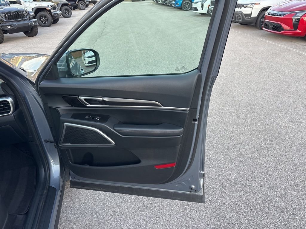 Used 2025 Silver Kia S image 55