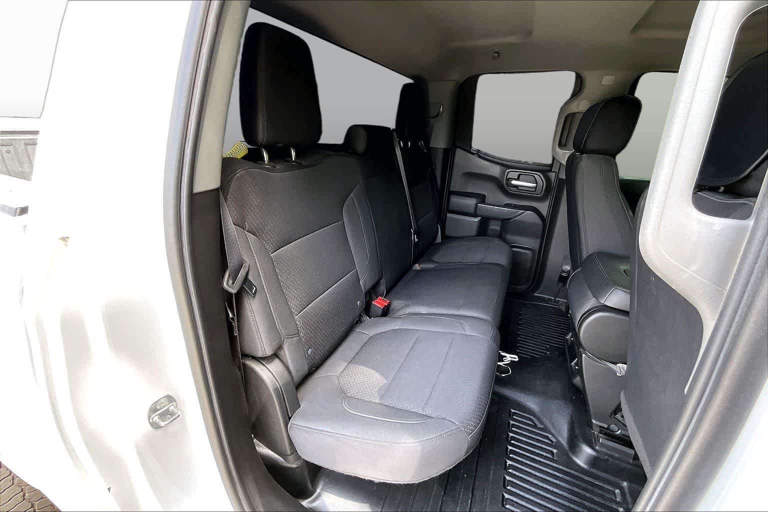 Used 2021 Summit White GMC  image 18