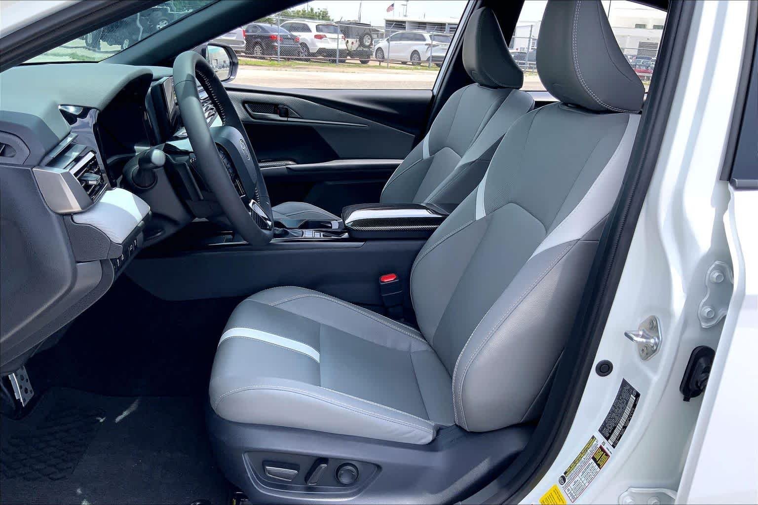 Used 2025 Ice Cap Toyota SE image 8