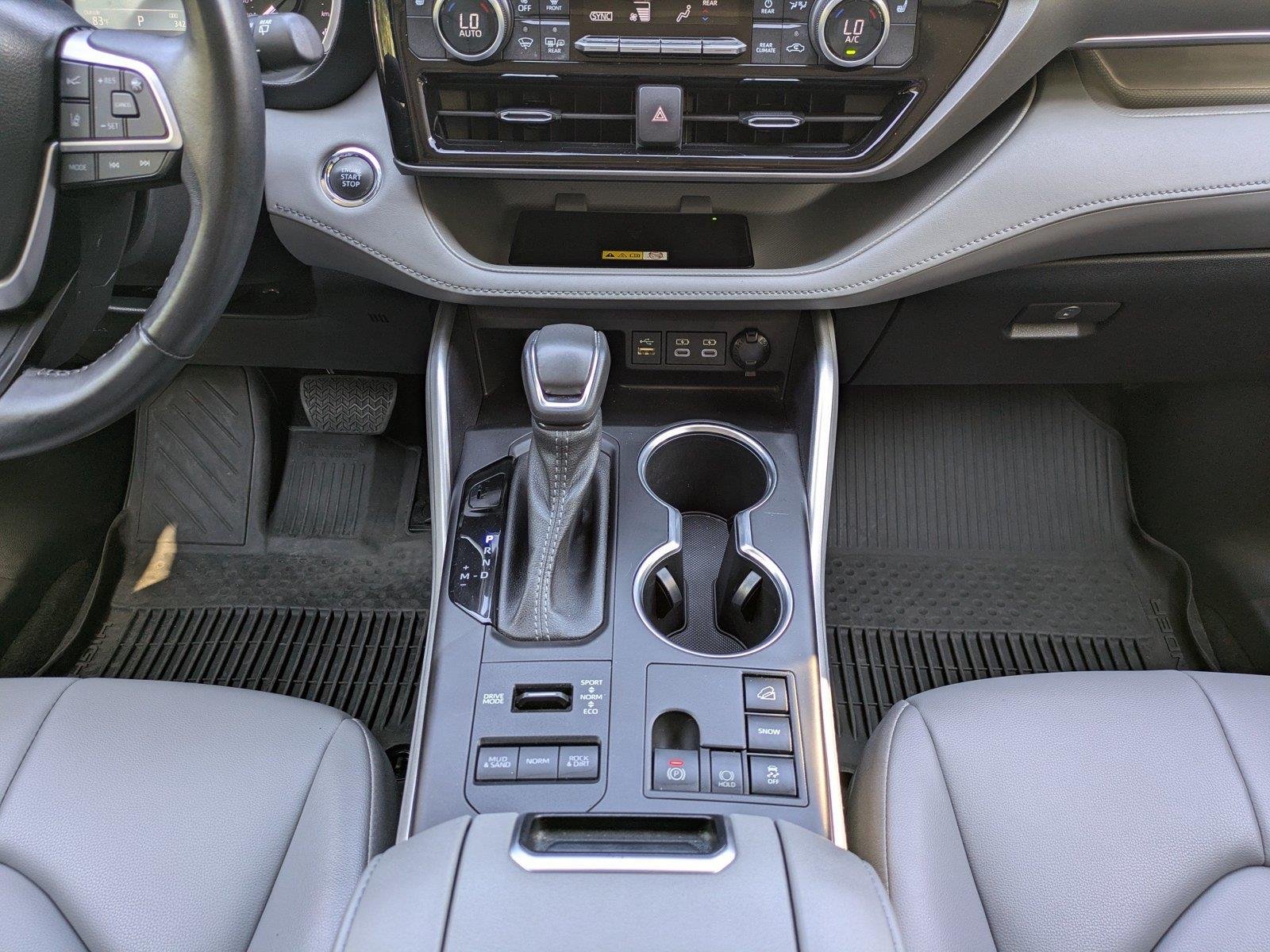 Used 2023 Wind Chill Pearl TOYOTA  image 19
