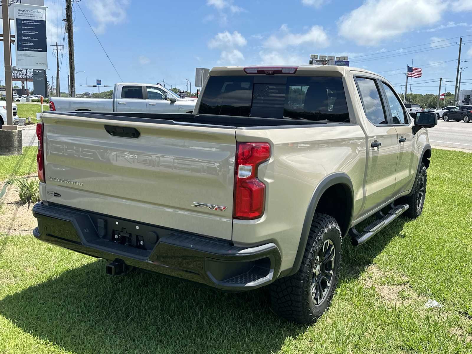 2023 Chevrolet Silverado 1500 ZR2 - Photo 8