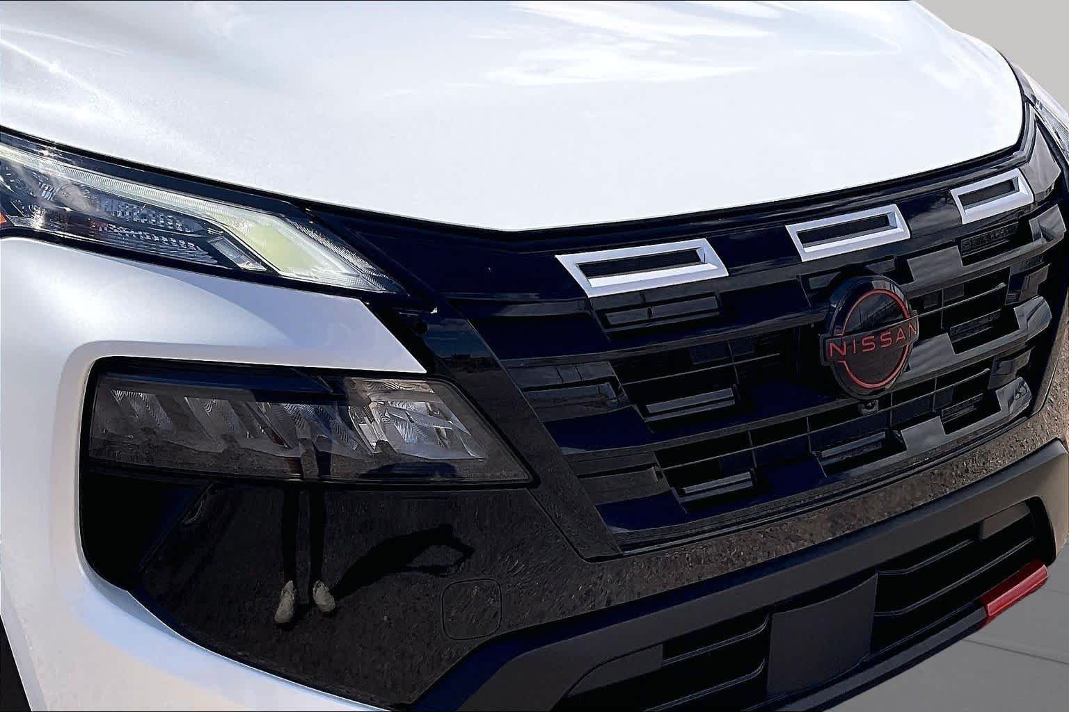 Used 2025 Everest White Pearl Nissan Rock Creek image 29