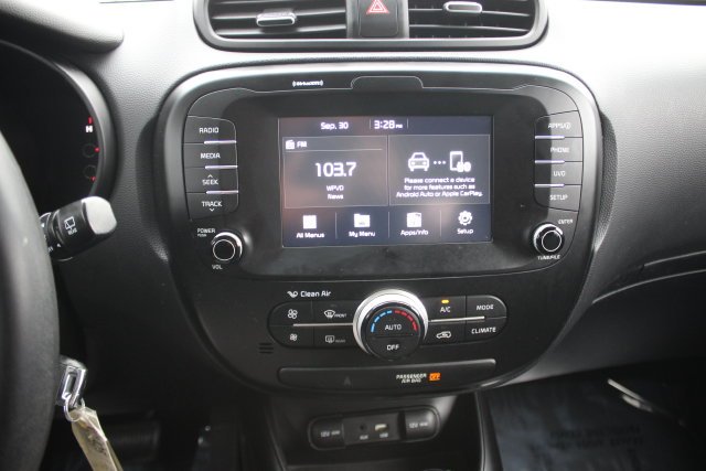 Used 2018 Green Kia Plus image 4