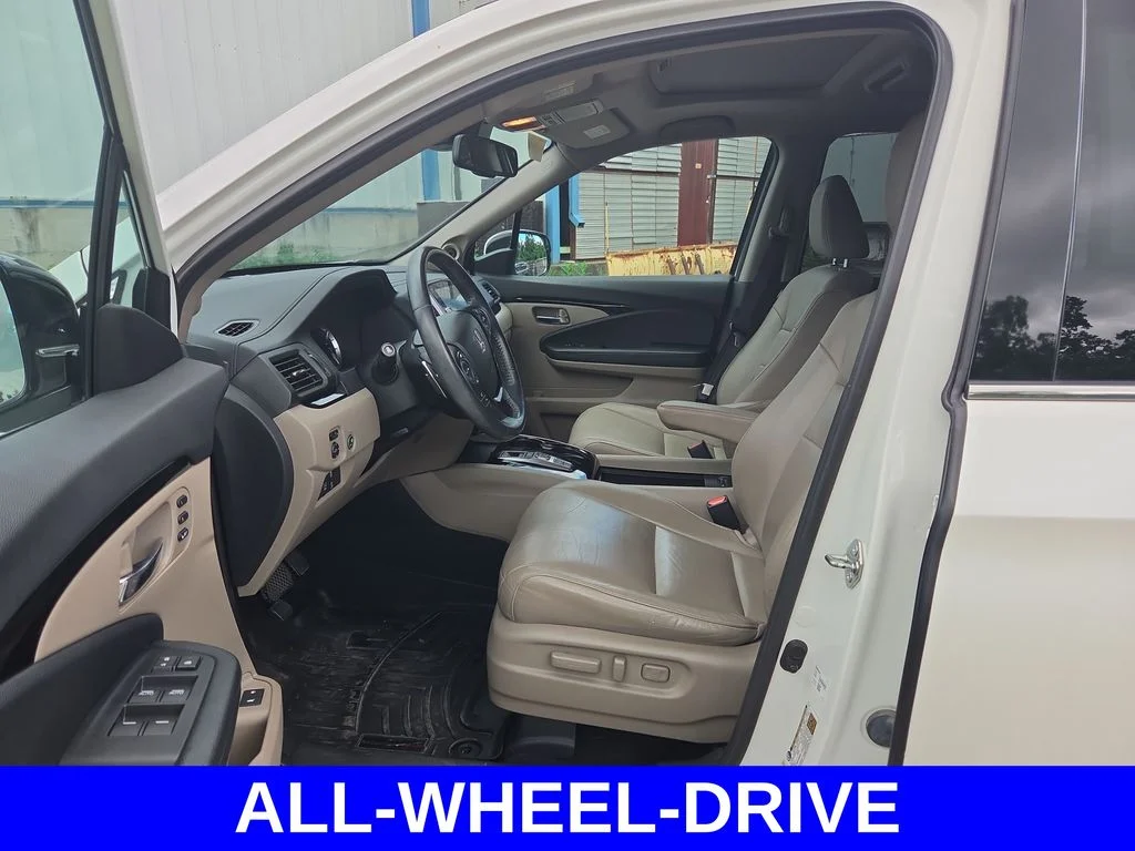 Used 2016 White Honda Touring image 20