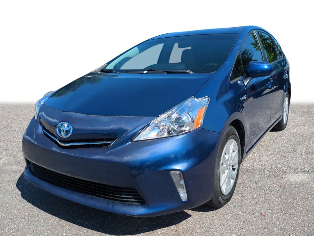 2014 Toyota Prius v Three's photo
