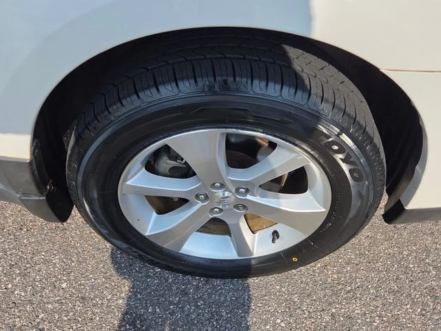 Used 2013 White Subaru 2.5i image 16