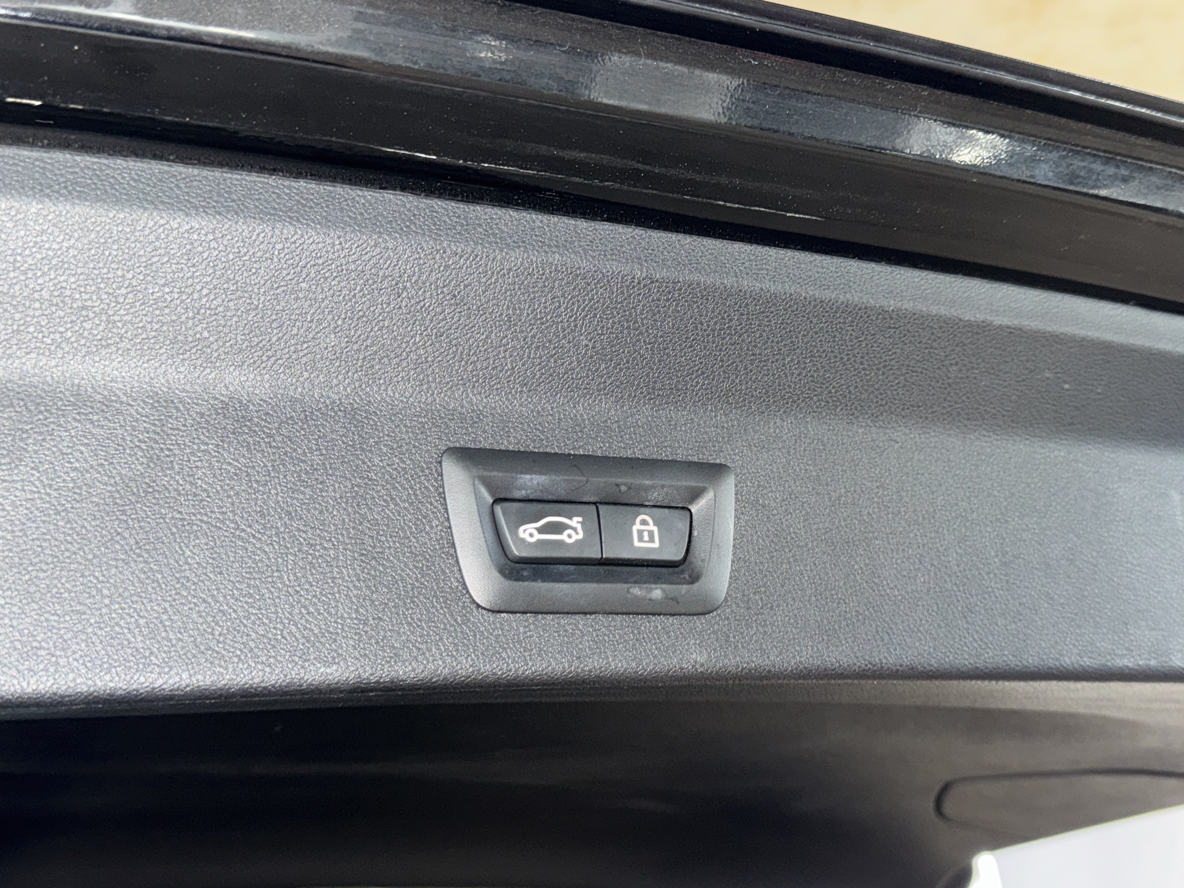 Used 2020 Jet Black BMW sDrive30i image 14