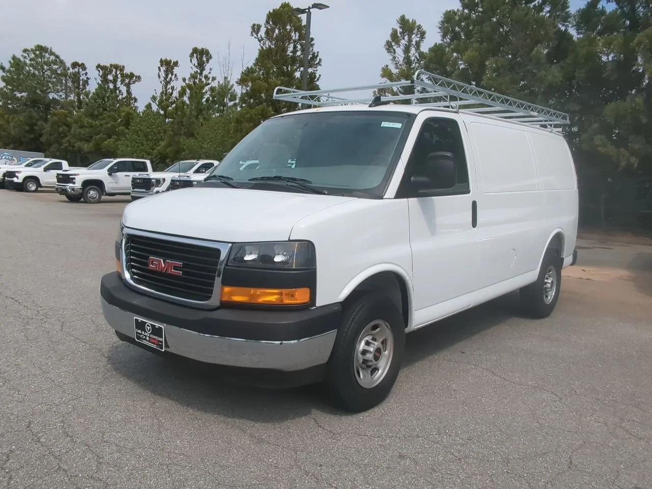 New 2025 Summit White GMC Work Van image 4