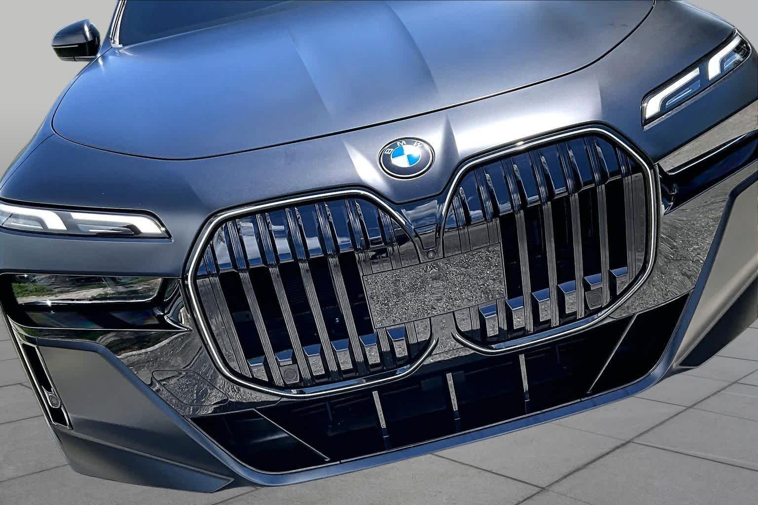 Used 2024 Black Sapphire Metallic BMW 760i xDrive image 29