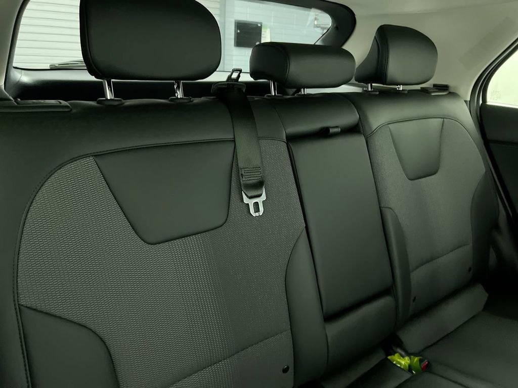 New 2026 Snow White Pearl Kia WIND image 30