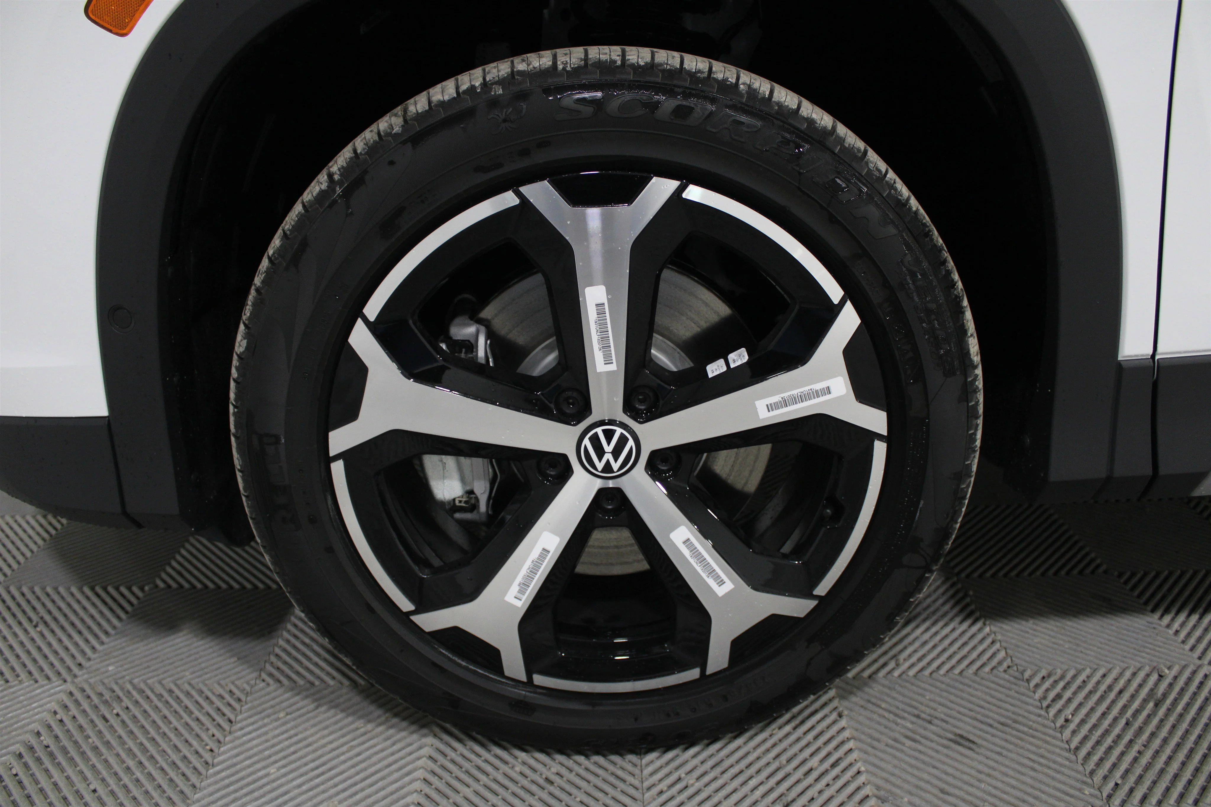 New 2026 Pure White Volkswagen SE image 32