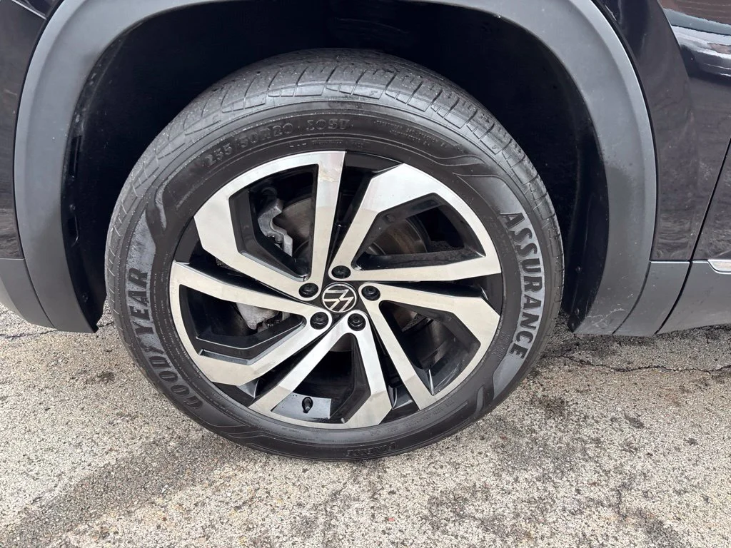 Used 2023  Volkswagen SEL image 11