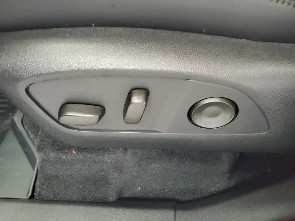 New 2026 Summit White GMC Elevation image 7