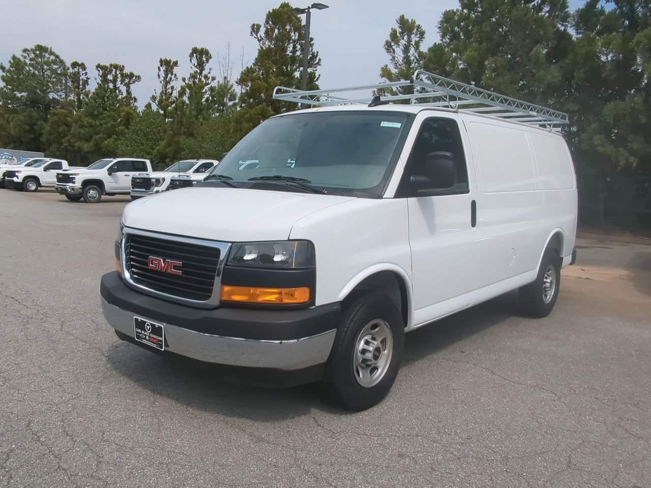 New 2025 Summit White GMC Work Van image 4