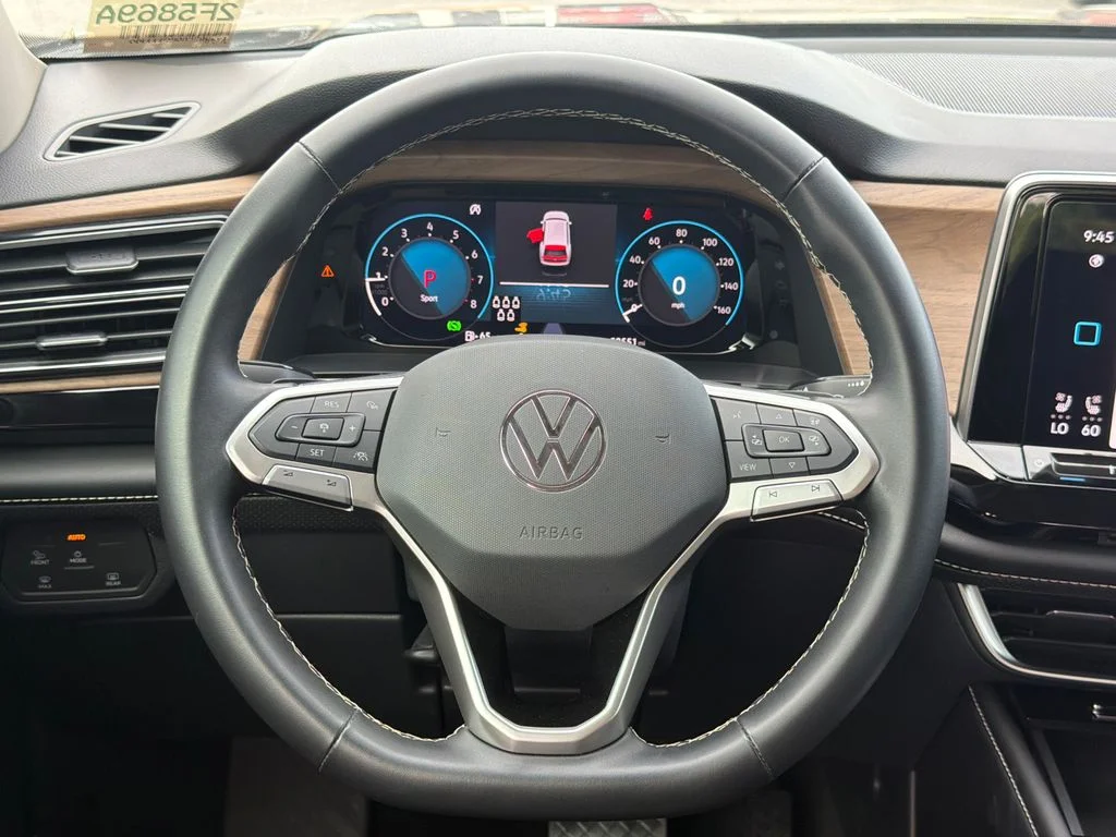 Used 2024  Volkswagen 2.0T SE w/Technology image 24