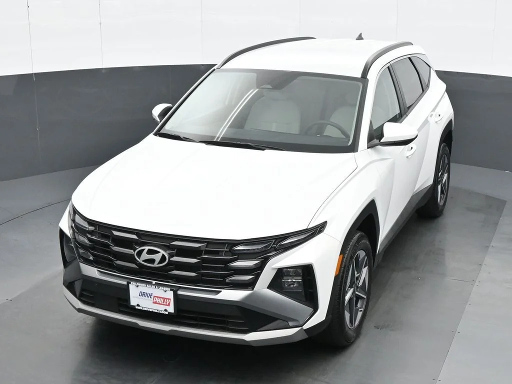 Used 2025 White Hyundai SEL image 16